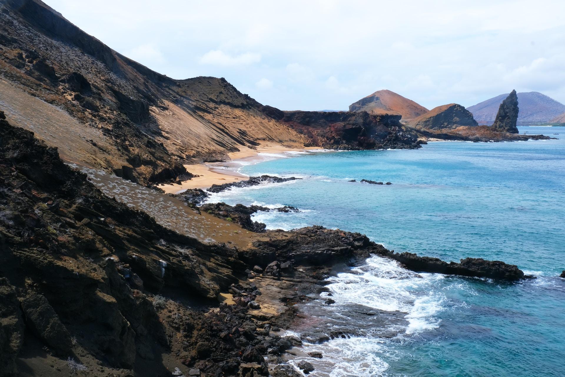 Pourquoi les Galápagos sont-elles différentes des autres destinations balnéaires ? - background banner